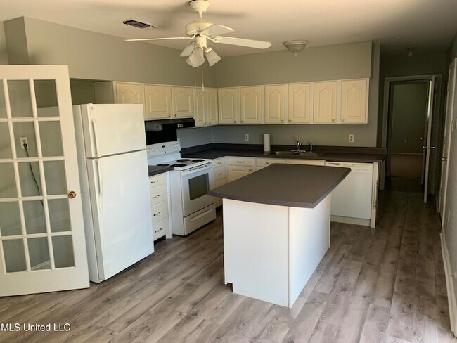 Foto del edificio - 2504 Middlecoff Dr