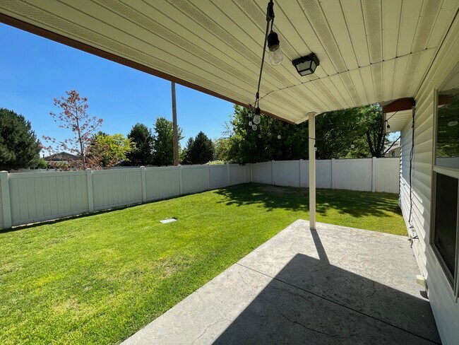 Building Photo - 10651 Gossamer St