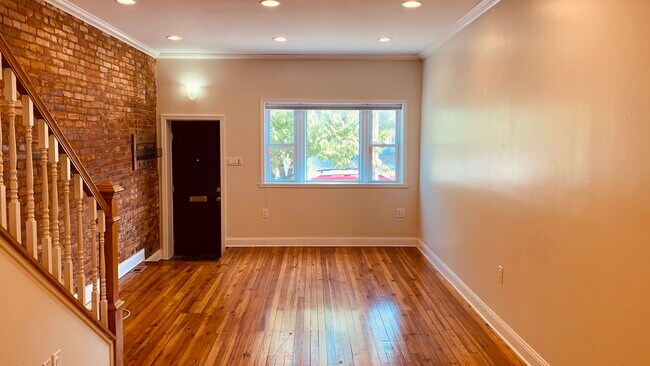 Foto del edificio - 240 S Highland Ave