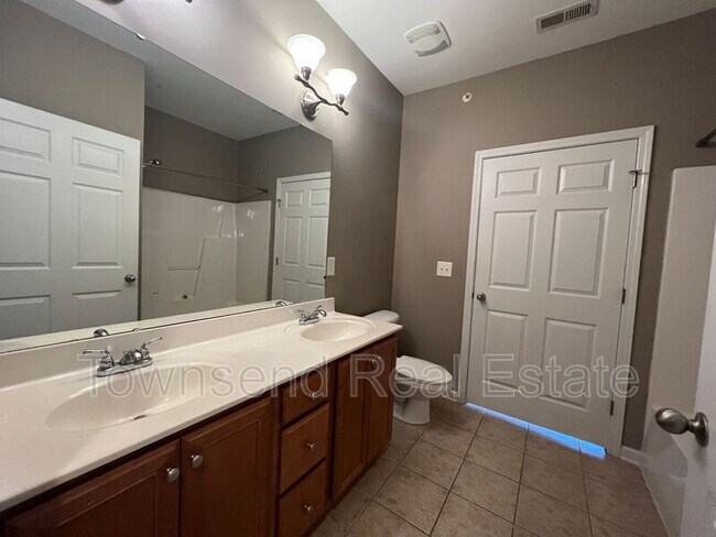 Building Photo - 625 Marshtree Ln