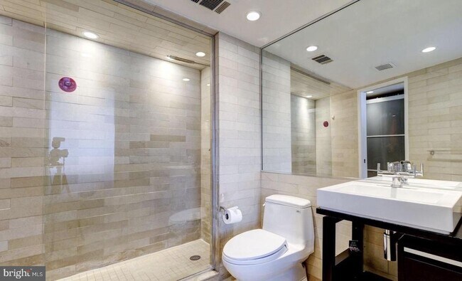 Foto del edificio - 3210 Grace St NW