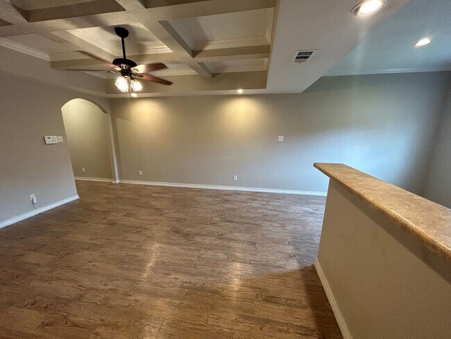 Building Photo - *COMING SOON* 3 Bedroom 2.5 bathroom Town-...