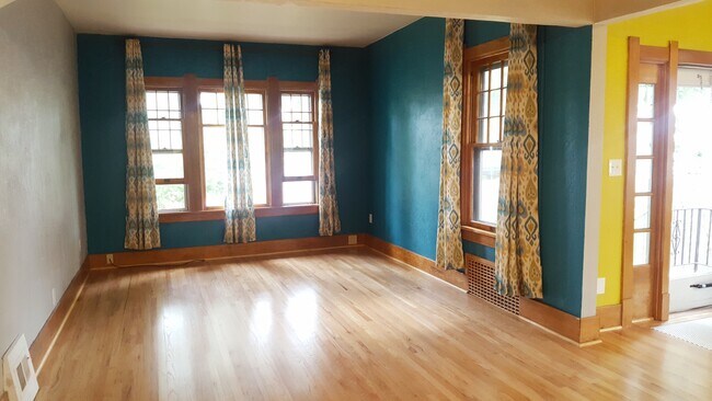 Sala de estar - 2816 Reed Ave