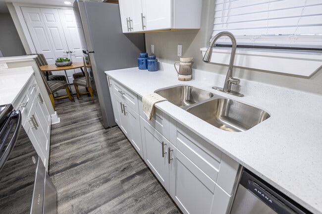 Building Photo - Westvale Flats