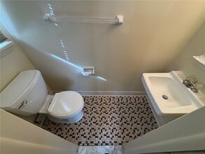 Building Photo - 16 Summit St