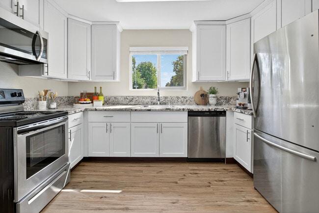 Building Photo - Spring Meadows