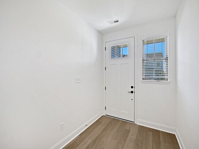 Foto del edificio - BRAND NEW CONSTRUCTION!!! 3 BEDROOM, 2.5 BATH, Maryville City School district!!!