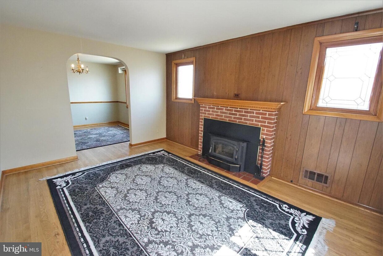 8933 Carlisle Ave, Nottingham, MD 21236 House Rental in Nottingham