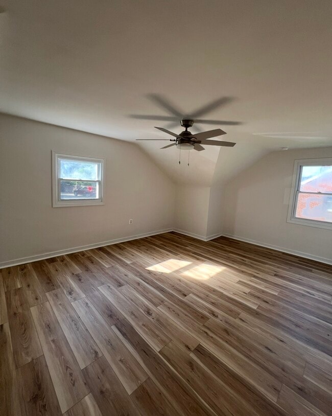 Building Photo - 5644 Valleyview Dr
