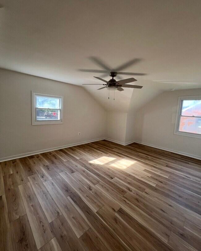 Foto del edificio - 5644 Valleyview Dr