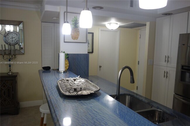 Foto del edificio - 5701 Collins Ave