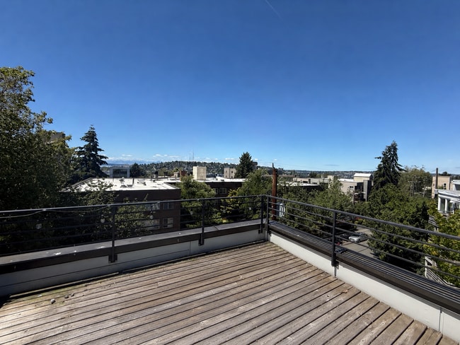 Building Photo - North Capitol Hill Townhome