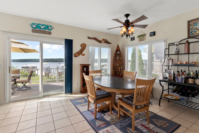 Foto del edificio - 2316 Lakeshore Dr