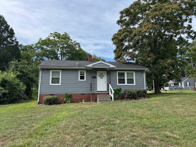 Foto del edificio - 3bed/1bath House in Greensboro - $1395/month