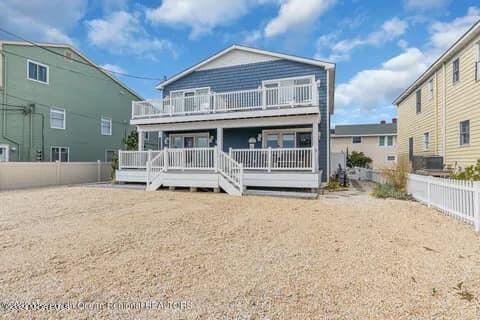 Building Photo - 1111 N Ocean Ave