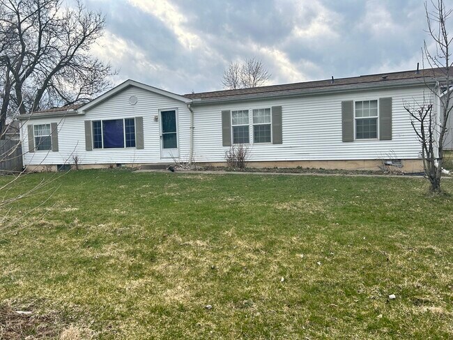 Building Photo - 1409 E Borley Ave