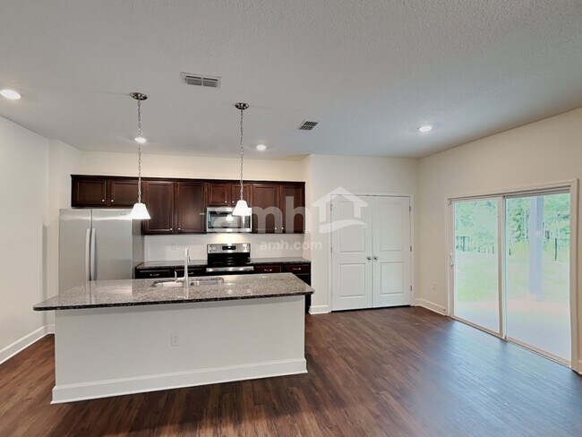 Foto del edificio - 11528 World Woods Ct