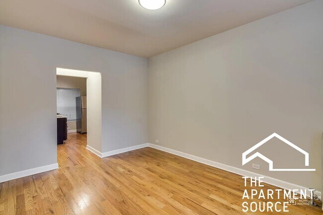 Building Photo - 836 E 53rd St