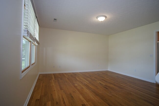 Building Photo - Pickett 485