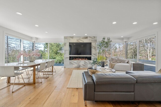 Foto del edificio - 30 Whipple Rd