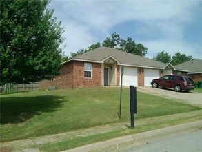 Building Photo - 303 Graystone Cir