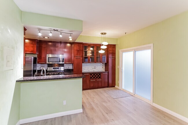 Building Photo - 1554 N Hobart Blvd