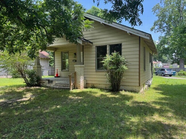 Building Photo - 3321 Anna St