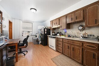Building Photo - 902 Park Ave