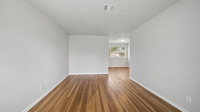 Building Photo - 1213 Hector Ave