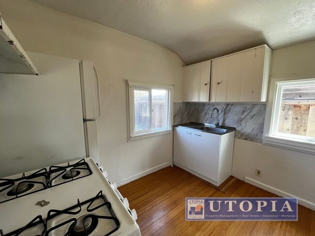 Foto del edificio - Sunny and Private 1 bed, 1 bath home, with...