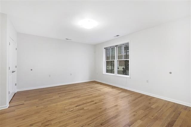 Foto del edificio - 437 Whiton St