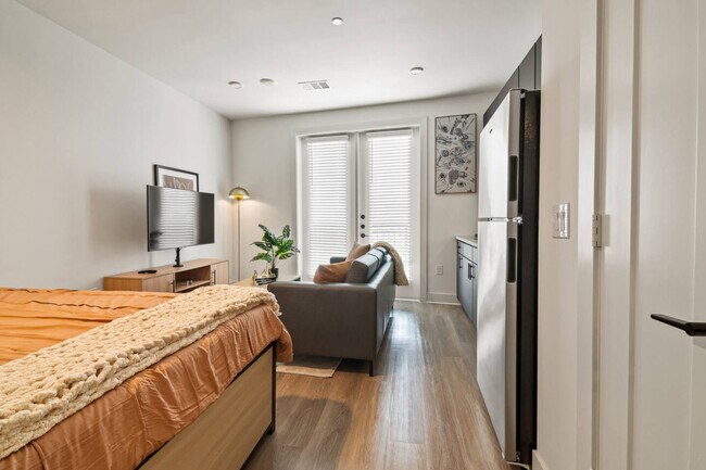 Building Photo - 701 Richmond Ave.