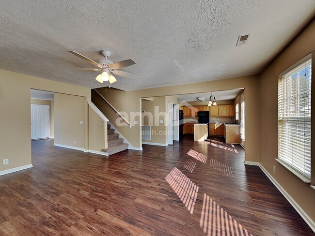 Foto del edificio - 3128 Hidden Creek Dr