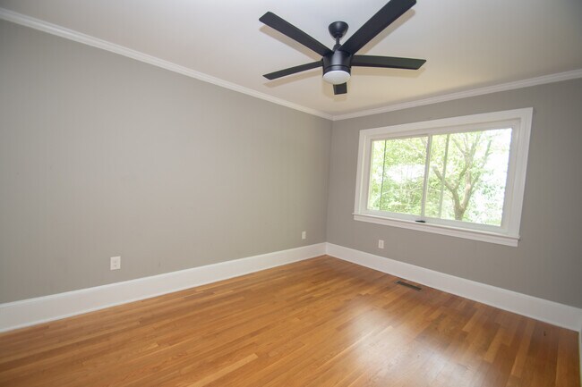 Foto del edificio - 2125 Thurmond Pl