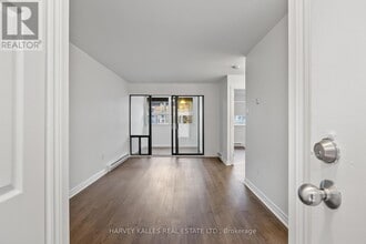 Building Photo - 353 Queen St W