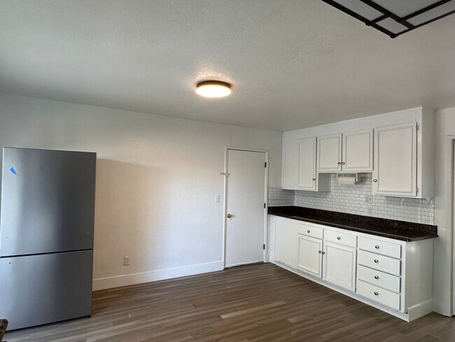 Building Photo - Large and Spacious Home in a Desirable Pal...