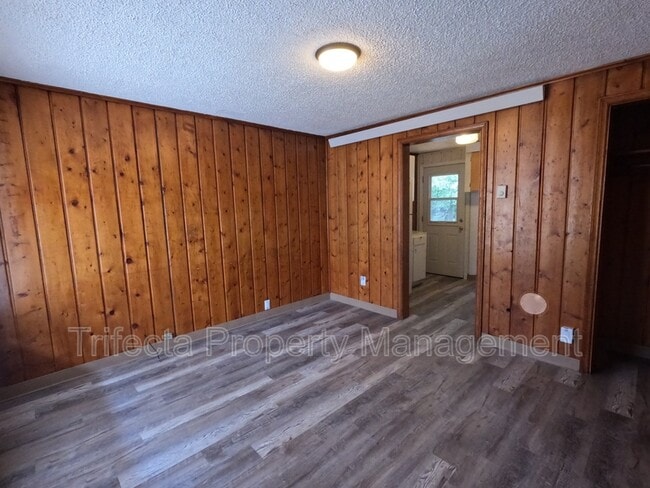 Foto del edificio - 105 E Stuart St