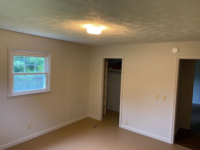 Building Photo - 421 Oak Grove Rd -1