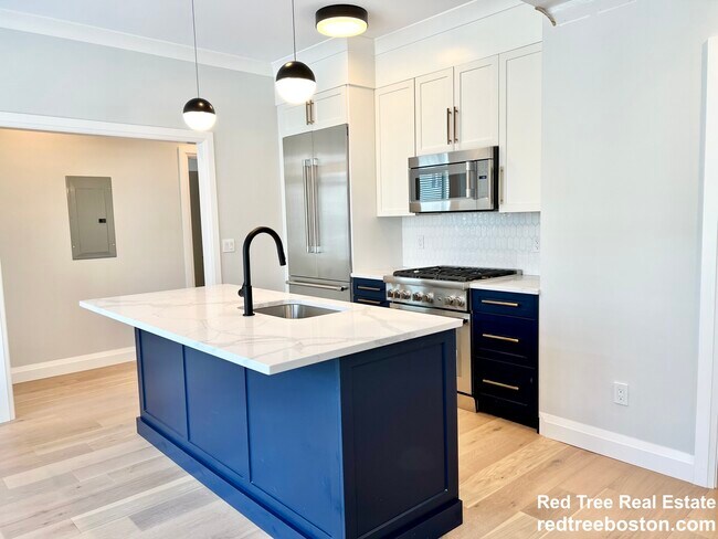 Building Photo - 142 Pleasant St