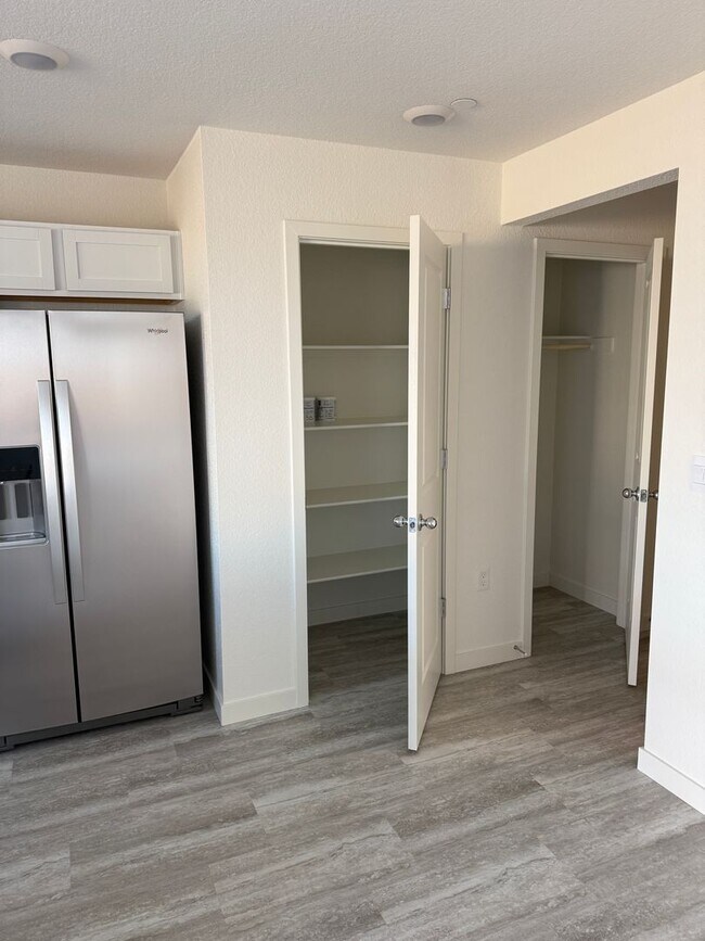 Foto del edificio - Beautiful 3/2.5 NEW BUILT Roseville Home
