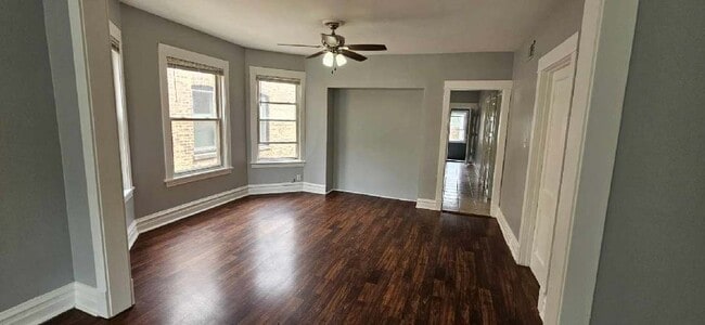 Foto del edificio - 5015 W Montrose Ave