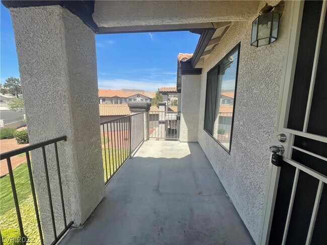 Building Photo - 1575 W Warm Springs Rd