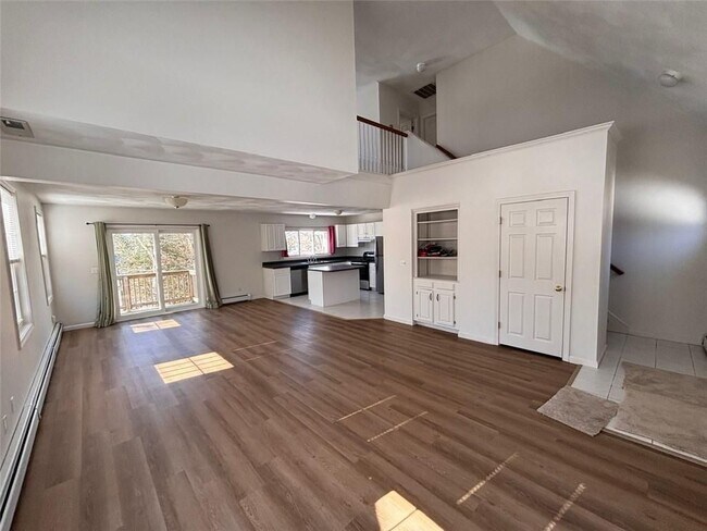 Foto del edificio - 100 Clinton Dr