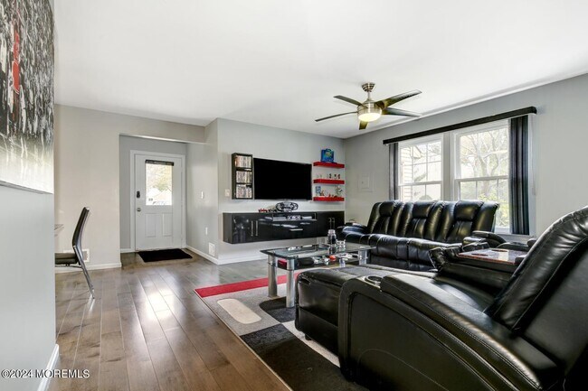 Foto del edificio - 1202 Bluebell Dr