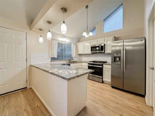 Building Photo - 33 N Rain Forest Ct