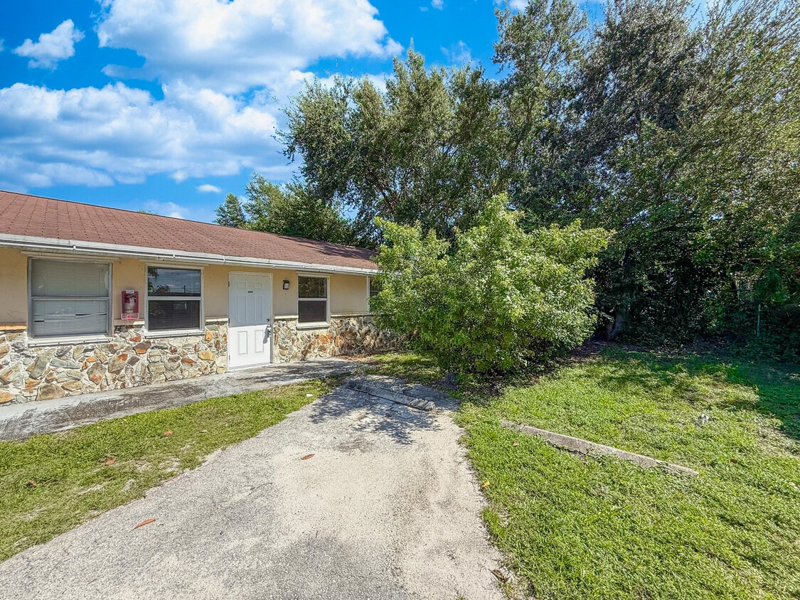 Primary Photo - 3075 Floweva St