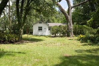 Building Photo - 135 Columbia Dr