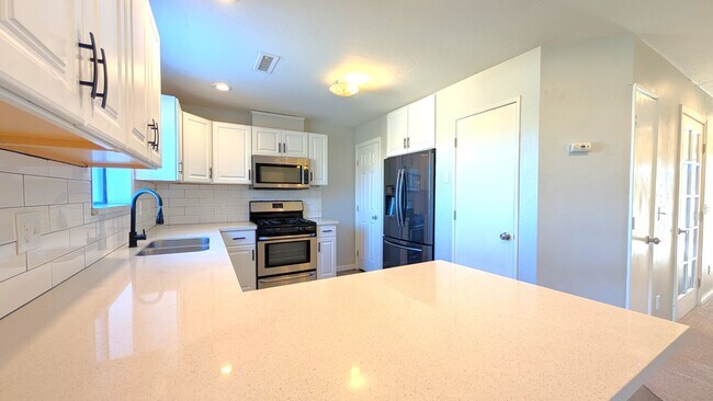 Foto del edificio - 1514 N Elaine Way