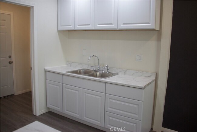 Foto del edificio - 372 E 55th St