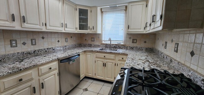 Kitchen - 175 Chestnut St